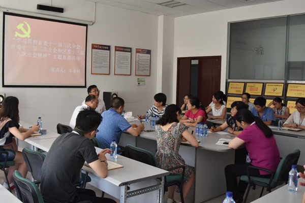 區(qū)級(jí)“微黨?！毙v活動(dòng)進(jìn)企業(yè)