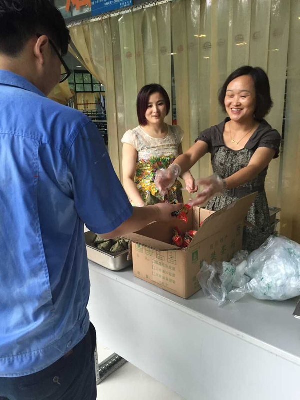 濃情端午、粽葉飄香——集團工會開展端午送粽子活動