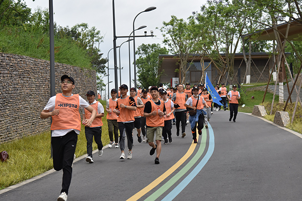 集團開展“傳承五四精神 筑牢川開夢想”主題團建活動